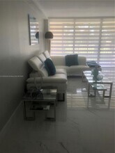 16400 Golf Club Rd in Weston, FL - Building Photo - Building Photo
