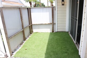 3324 NW 101st Ave in Sunrise, FL - Building Photo - Building Photo