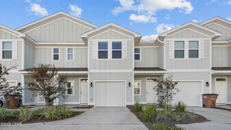 7592 Shadow Lake Dr in Panama City Beach, FL - Building Photo