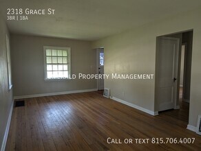 2318 Grace St in Rockford, IL - Building Photo - Building Photo