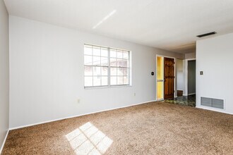 34449 Black Bass Cir in Fruitland Park, FL - Building Photo - Building Photo