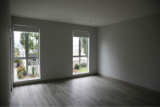 10925 Hartsook St in Los Angeles, CA - Building Photo - Building Photo