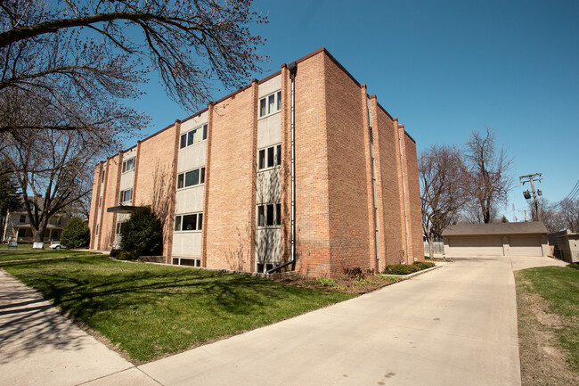 Cambridge Apartments 55+ in Sioux Falls, SD - Building Photo - Building Photo