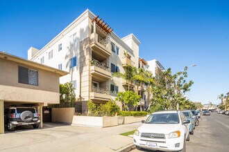 1241 S Westgate Ave in Los Angeles, CA - Building Photo - Building Photo