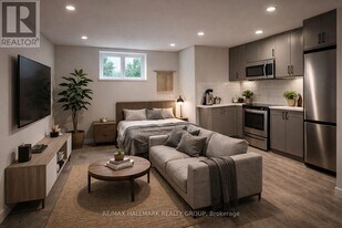 886 Byron Ave in Ottawa, ON - Building Photo