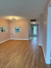 5801 NW 62nd Ave in Tamarac, FL - Foto de edificio - Building Photo