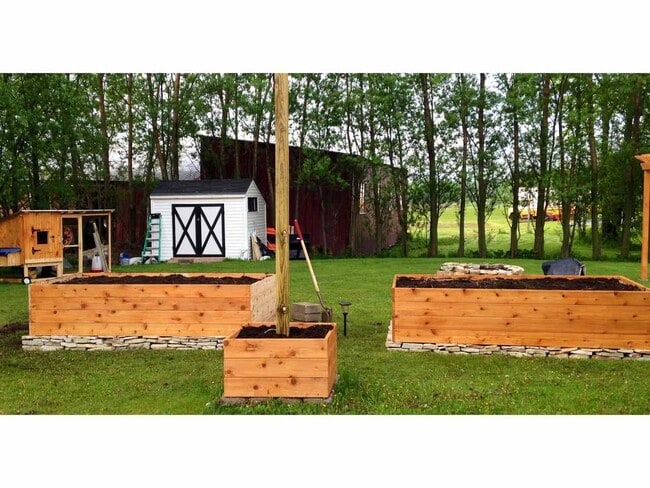 181 E Shore S, Unit A in Grand Isle, VT - Foto de edificio - Building Photo