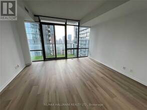 832-2832 Bay St. in Toronto, ON - Building Photo - Building Photo