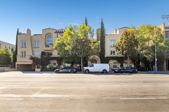 15206 Burbank Blvd in Sherman Oaks, CA - Building Photo - Building Photo