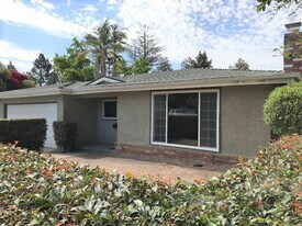 541 Highland Dr in San Luis Obispo, CA - Building Photo