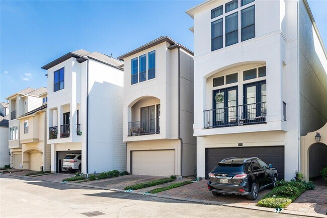 8817 Lakeshore Bend Dr in Houston, TX - Building Photo - Building Photo
