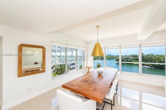 9102 W Bay Harbor Dr in Bay Harbor Islands, FL - Foto de edificio - Building Photo