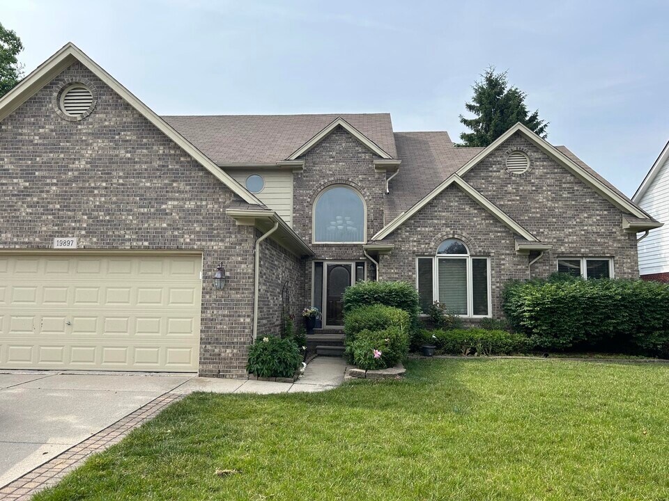 19897 Mapleton Dr in Macomb, MI - Building Photo