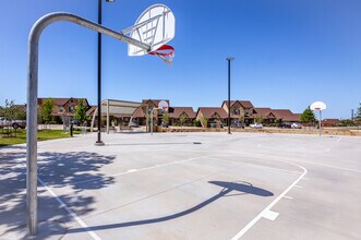 The Barracks Townhomes in College Station, TX - Foto de edificio - Building Photo