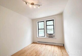 Nostrand Avenue, Unit 2R in Brooklyn, NY - Foto de edificio - Building Photo