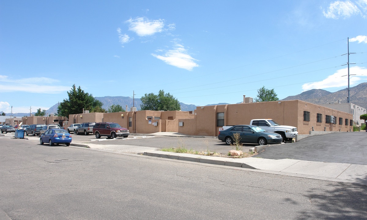 2612 Muriel NE in Albuquerque, NM - Foto de edificio