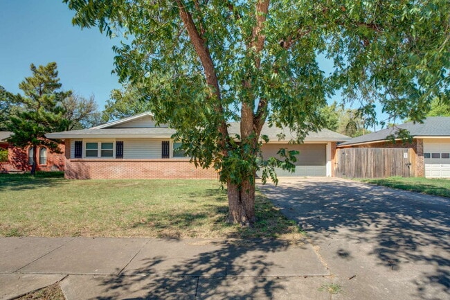 5006 57th St in Lubbock, TX - Foto de edificio - Building Photo