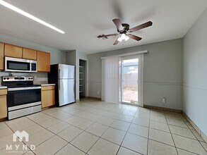 11903 W Cabrillo Dr in Arizona City, AZ - Building Photo - Building Photo