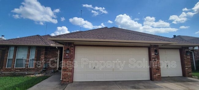 property at 2816 SE 95th St