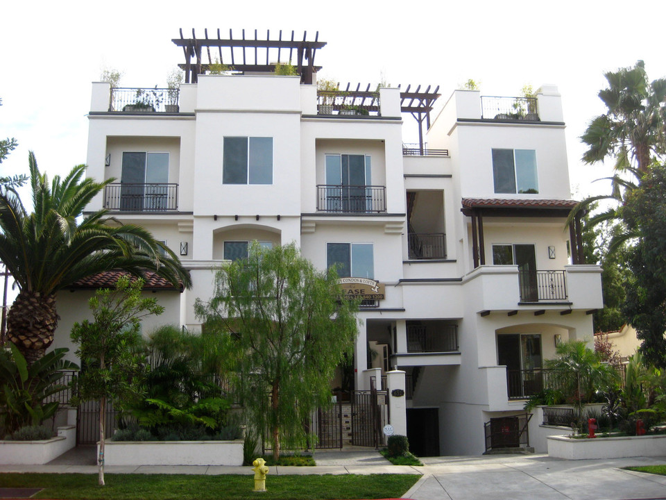 632-636 N Kings Rd in West Hollywood, CA - Building Photo