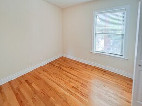 1217 W Waveland Ave, Unit 2 in Chicago, IL - Building Photo - Building Photo