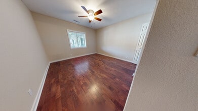 Harlow House - 3745 Warwick Blvd in Kansas City, MO - Foto de edificio - Interior Photo