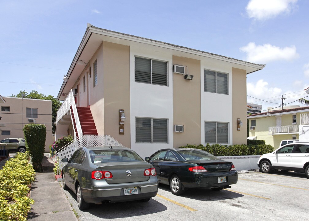 42 Majorca Ave in Coral Gables, FL - Foto de edificio