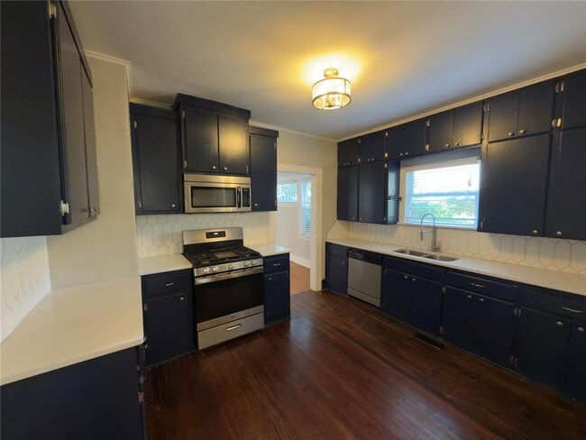 property at 1806 N Robinson Ave