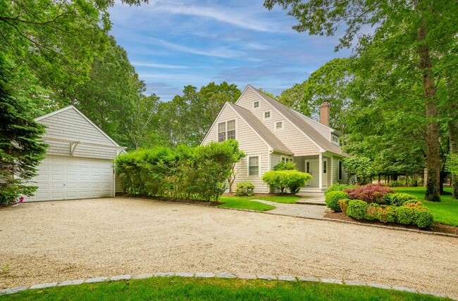 65 Caldwell Rd in Bridgehampton, NY - Building Photo - Building Photo