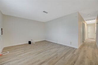 893 W Bartlett Ave in Las Vegas, NV - Building Photo - Building Photo