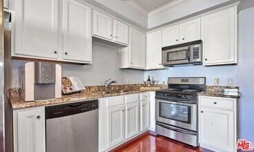 1025 Dewey Ave in Los Angeles, CA - Building Photo - Building Photo