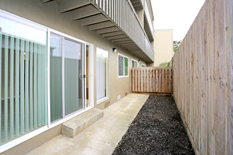 Cypress Pointe in Pacifica, CA - Foto de edificio - Building Photo