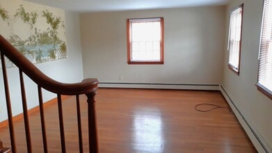 217 Oaklawn Ave in Cranston, RI - Foto de edificio - Building Photo