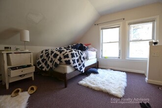 109 Kenrick St, Unit 1 in Boston, MA - Foto de edificio - Building Photo