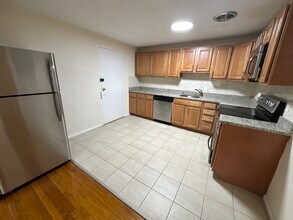 111 Babcock St, Unit 28 in Brookline, MA - Building Photo - Building Photo