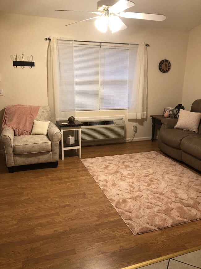 40 Williamsburg Ln Apartments and Nearby Murray Apartments For Rent