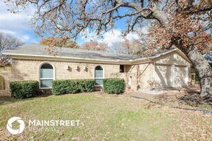 3409 Pembroke Pl in Bedford, TX - Building Photo