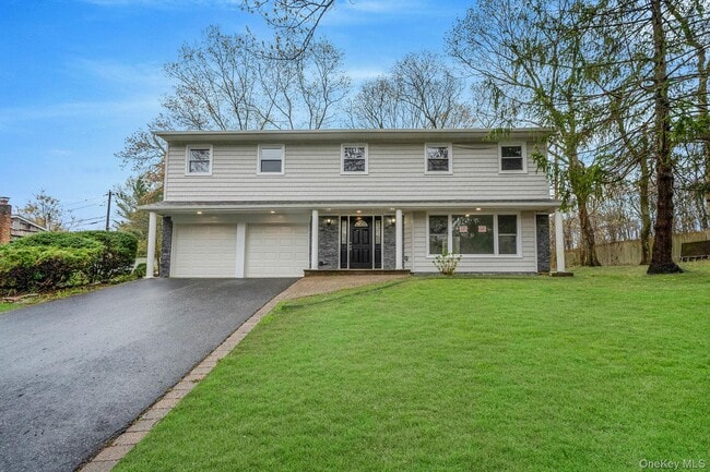 22 Pantzer St in Smithtown, NY - Building Photo - Building Photo