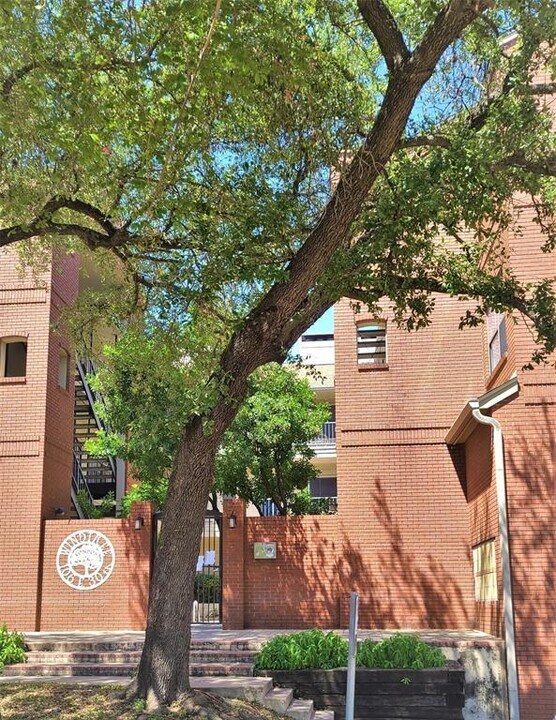 106 E 30th St in Austin, TX - Building Photo