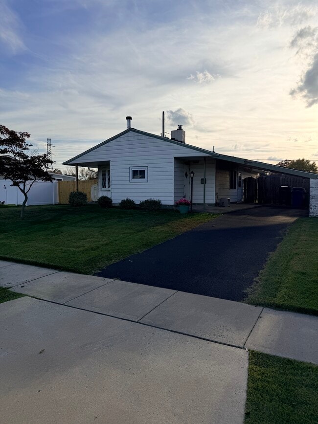 property at 9 Daffodil Ln