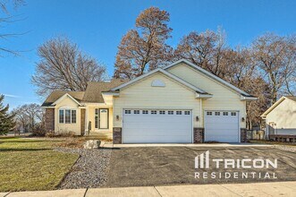 17626 Grant St NW in Elk River, MN - Building Photo - Building Photo