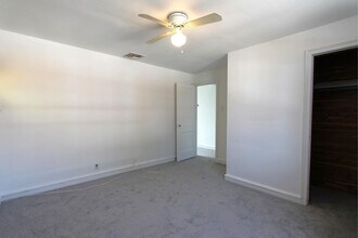 6711 S Pleasant Pl in Philadelphia, PA - Building Photo - Building Photo