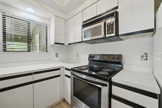 4144 Greystone Way, Unit 305 in Sugar Land, TX - Foto de edificio - Building Photo