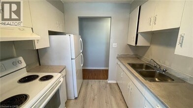 15 Empire St in Welland, ON - Building Photo - Building Photo