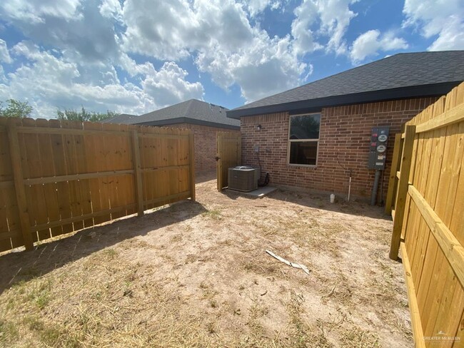 1105 W Kennedy St in Pharr, TX - Building Photo - Building Photo