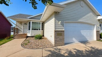 7308 W 51st St in Sioux Falls, SD - Building Photo