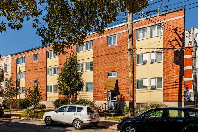 2005 Le Caron Rue in Montréal, QC - Building Photo - Building Photo