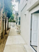 11552 Ruffner Ave, Unit Second Floor in Granada Hills, CA - Foto de edificio - Building Photo