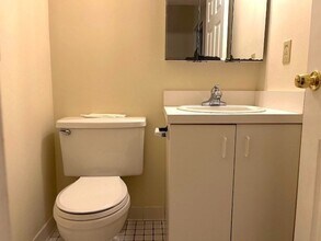 135 Pleasant St, Unit 605 in Brookline, MA - Foto de edificio - Building Photo