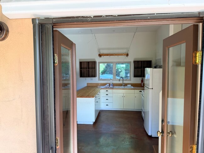 949 Crater Oak Dr, Unit Oak Tree in Calabasas, CA - Building Photo - Building Photo